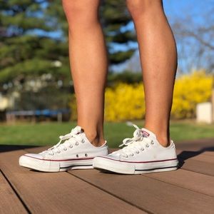 Women’s size 7 low top converse